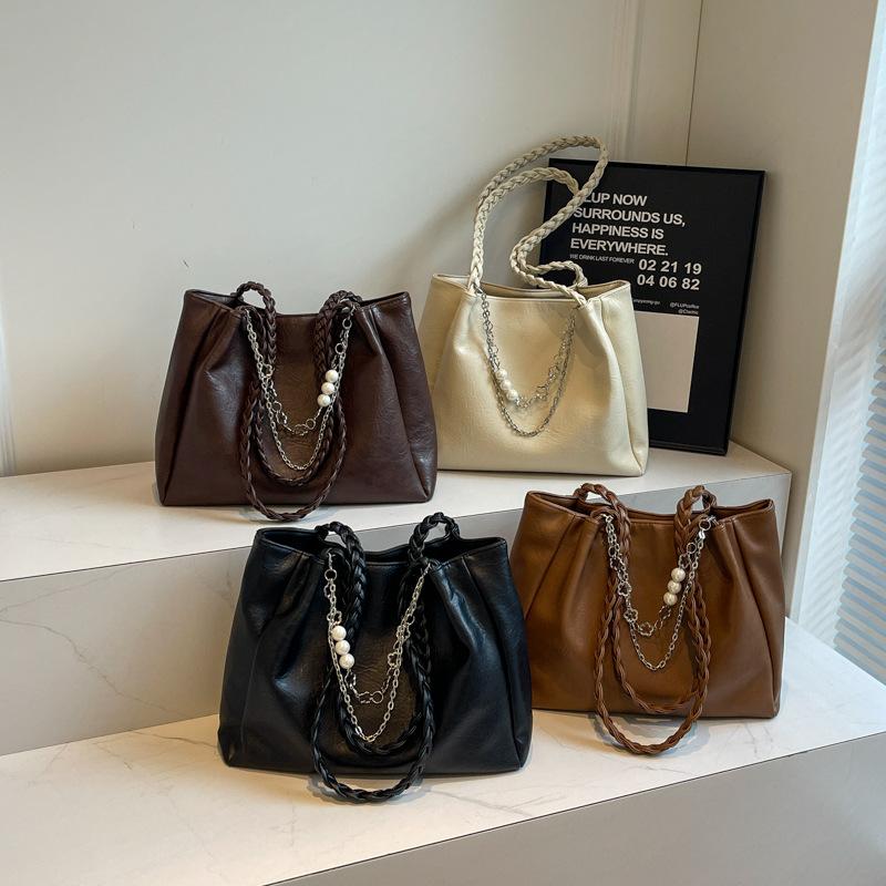 Commuter to work Large capacity armpit bag Women's new trendy shoulder bag Textured fashionable tote bag