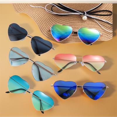 Vintage Hartvormige Zonnebril Dames Mode Metalen Frame Zonnebrillen Uv400 Bescherming Tinten Verkleed