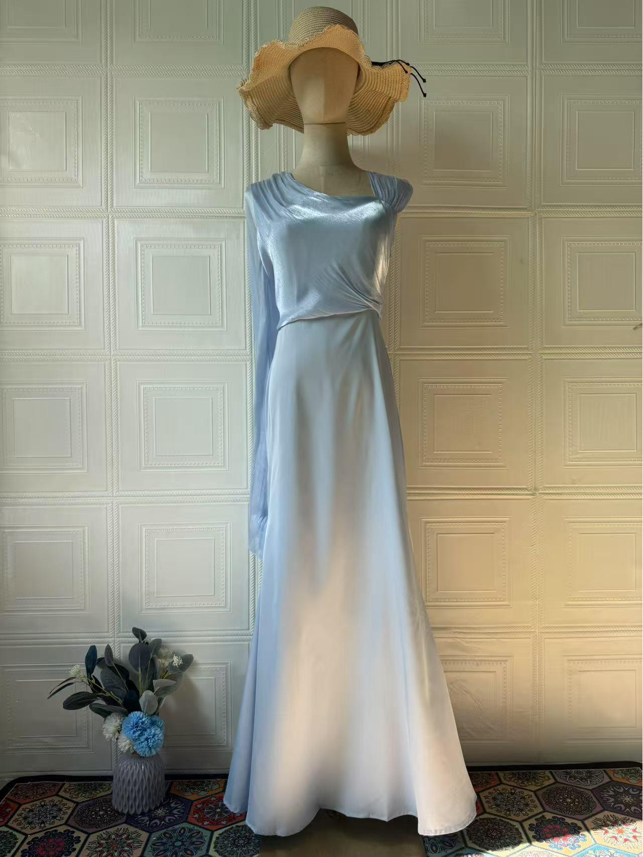 

2025 Весна Роскошное Мягкое Легкое Свободное Платье с Длинным Рукавом, Придающее Стройность, Шелковистое Женское Платье Medium светло-синий