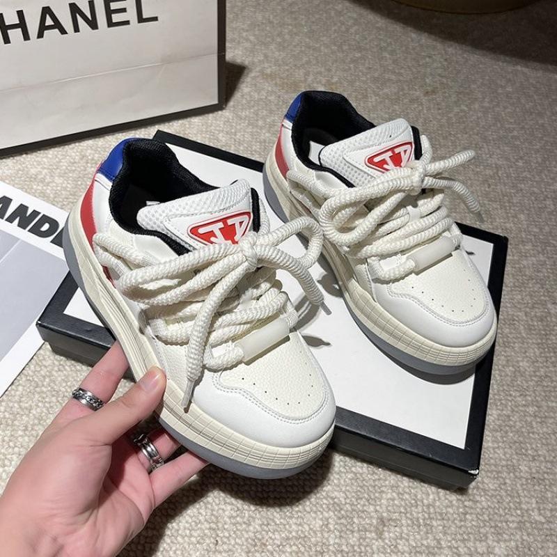 

Женские белые туфли на платформе 2025 весна и осень новый тренд универсальные повседневные туфли-хлебушки для девочек белые спортивные туфли 40 бежевый