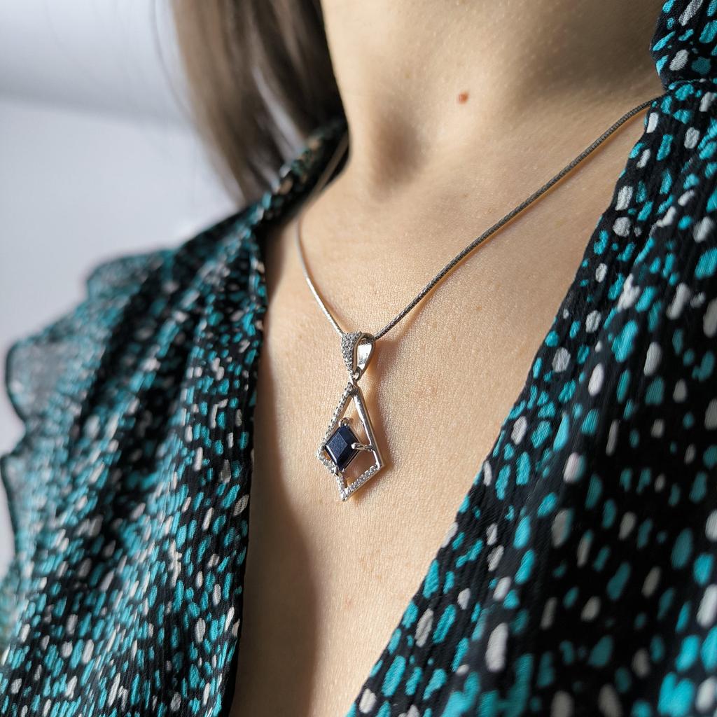 Pendentif en argent avec saphir 1,859 ct, zircons cubiques (2202615)