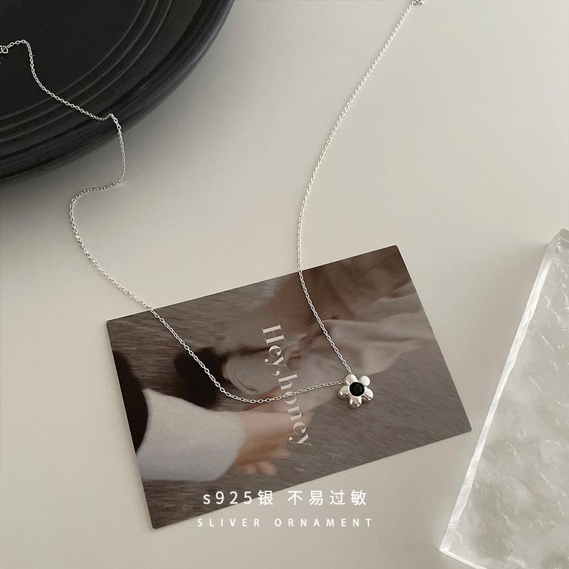 

Simple flower pendant 925 sterling silver personalized ins cold wind necklace female niche design sense collarbone chain 925 silver