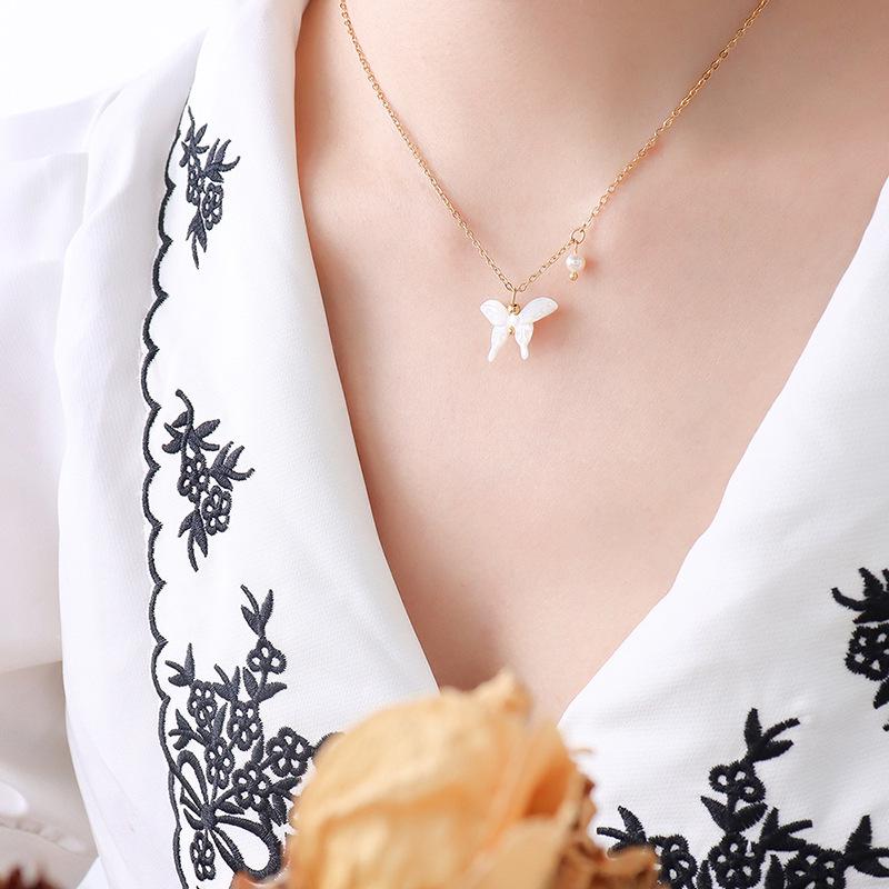 Seashell Carved Butterfly Pearl Necklace - Korean Style Pendant Jewelry