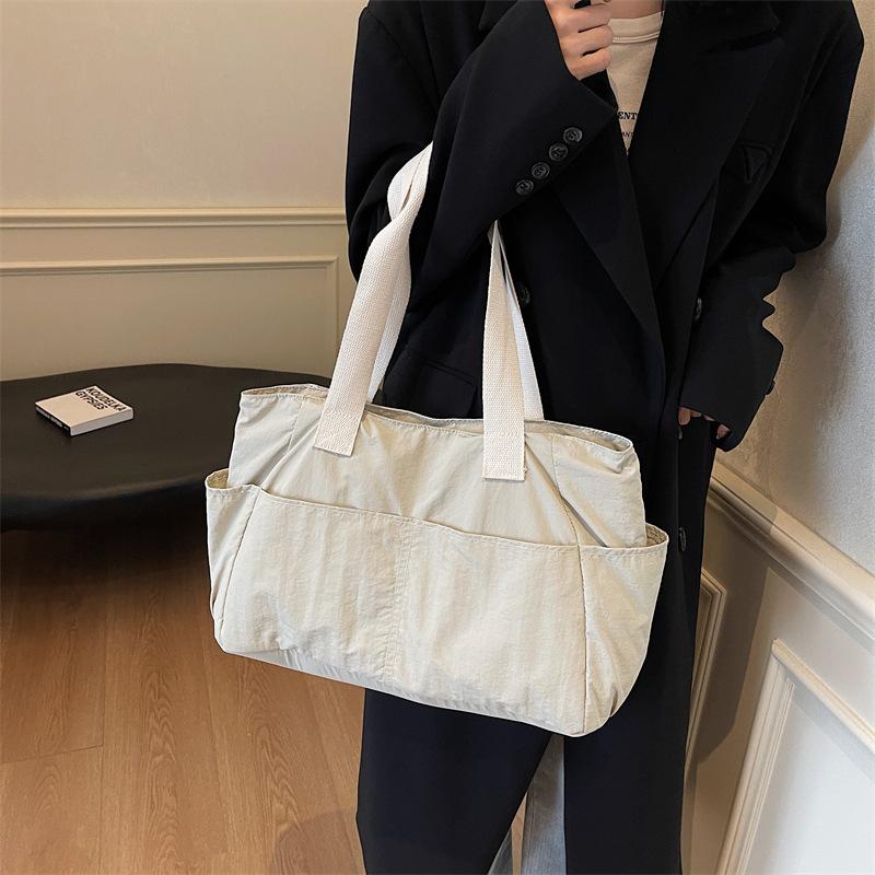 Solid Color Simple Fashion Large Capacity Commuter Shoulder Bag New Autumn Popular Casual Fashion Handbag Tide