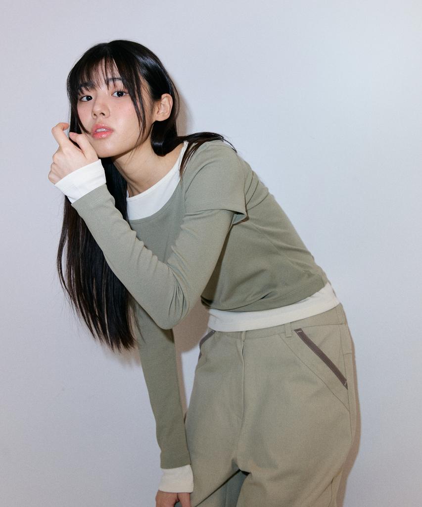 Peulleoti Two-Layered Slim Long Sleeve T-Shirt (Khaki)