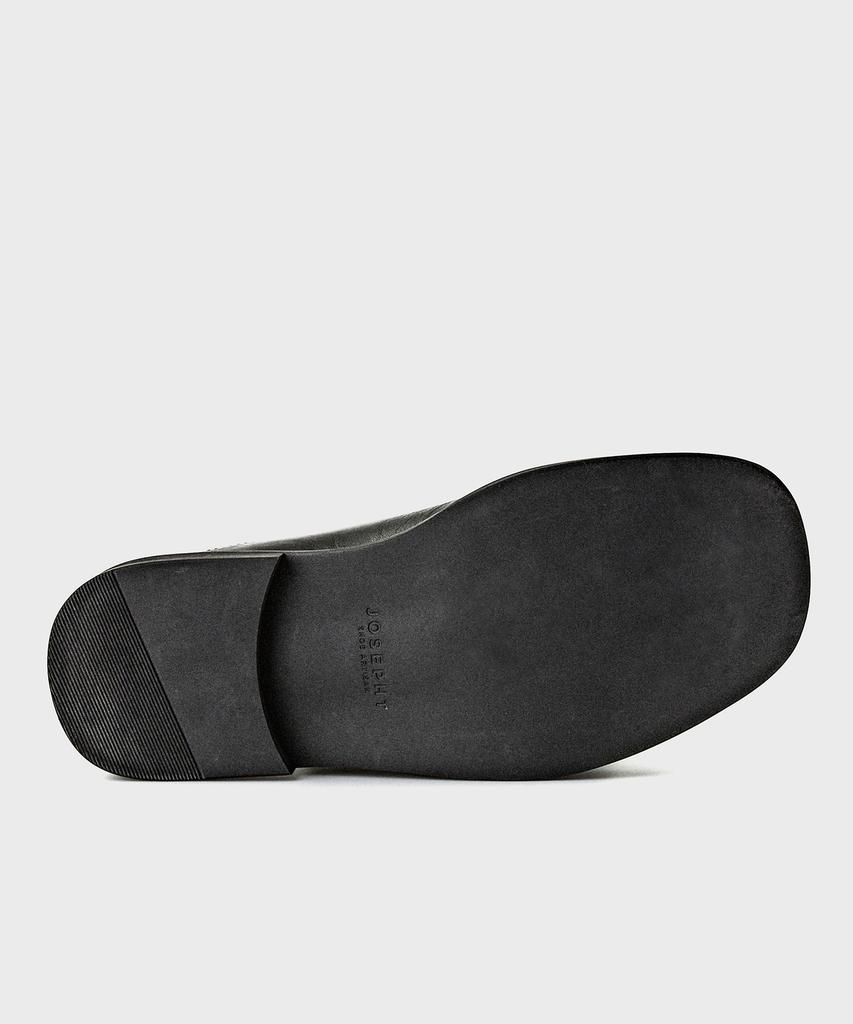 Josepht Pia Black