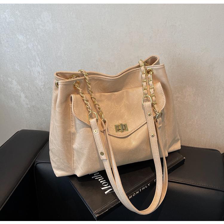 Retro feeling large capacity design underarm tote bag women's bag new autumn and winter chain single shoulder oblique span bag