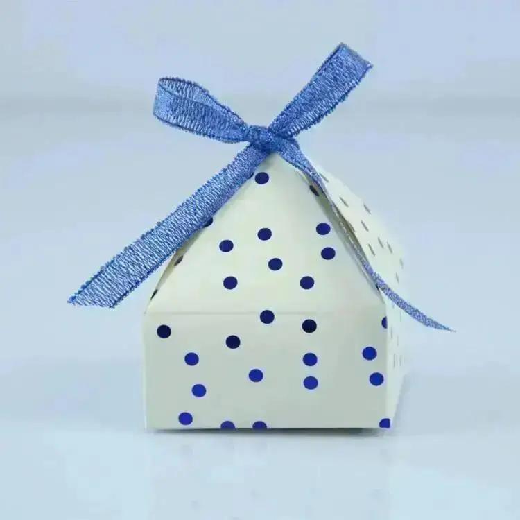 10Pcs European Style Hot Stamping Candy Box Creative Silver Hot Stamping Dot Pyramid Candy Box Wedding Chocolate Packaging Boxes