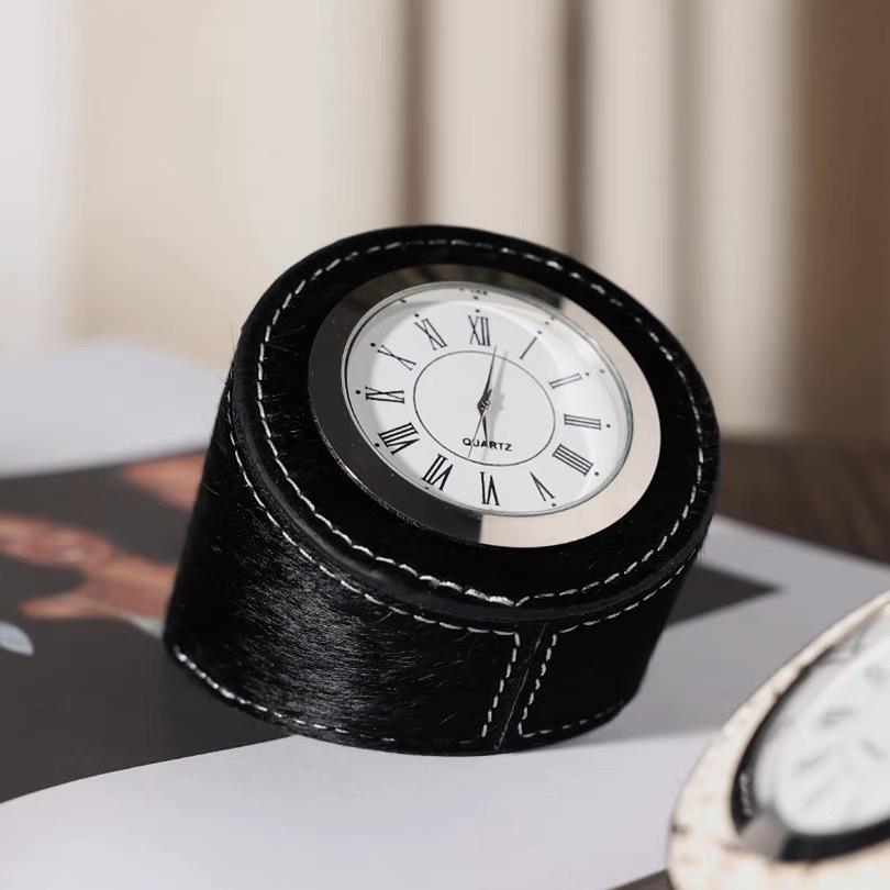 Nordic Style Horse Hair Creative Clock Ornaments Light Luxury Living Room Study Dressing Table Bedroom Bedside Table Clock Decoration