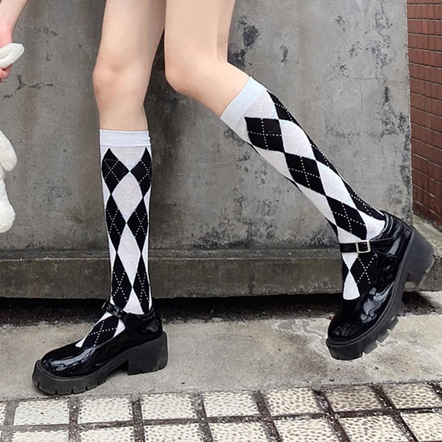 Women's Black and White Diamond Knee-High Socks - Trendy Japanese JK Style for Autumn and Winter