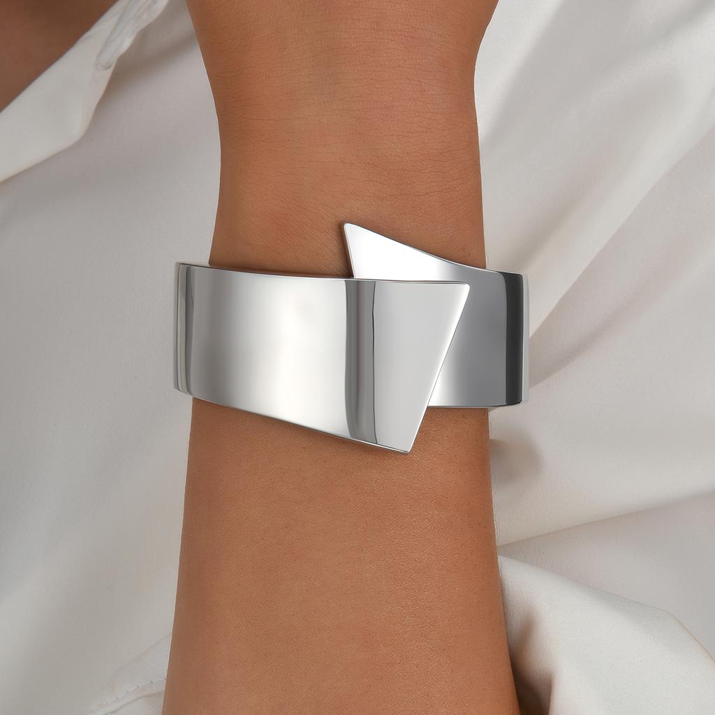 17KM Glänzende Oberfläche Schlichter Breiter Gesichtskreis Armreif Modeschmuck Frauen Trendig Glänzend Täglich Party Accessoire Dekoratives Geschenk für Sie