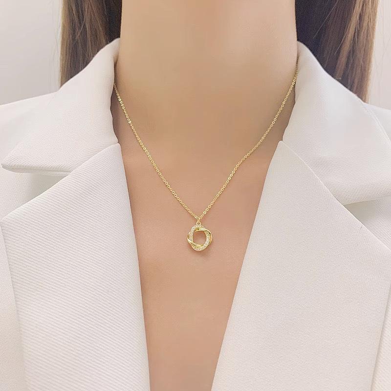 Copper-Plated Gold Rose Pendant Necklace: French Style, High-End Niche Design for Women