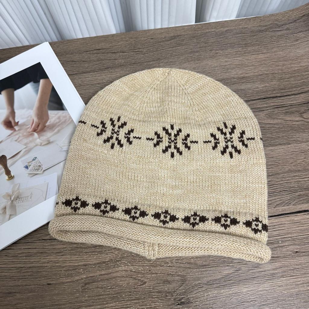 Fashion new knitted hat women's autumn and winter stacking hat versatile face small cold hat loose wool hat