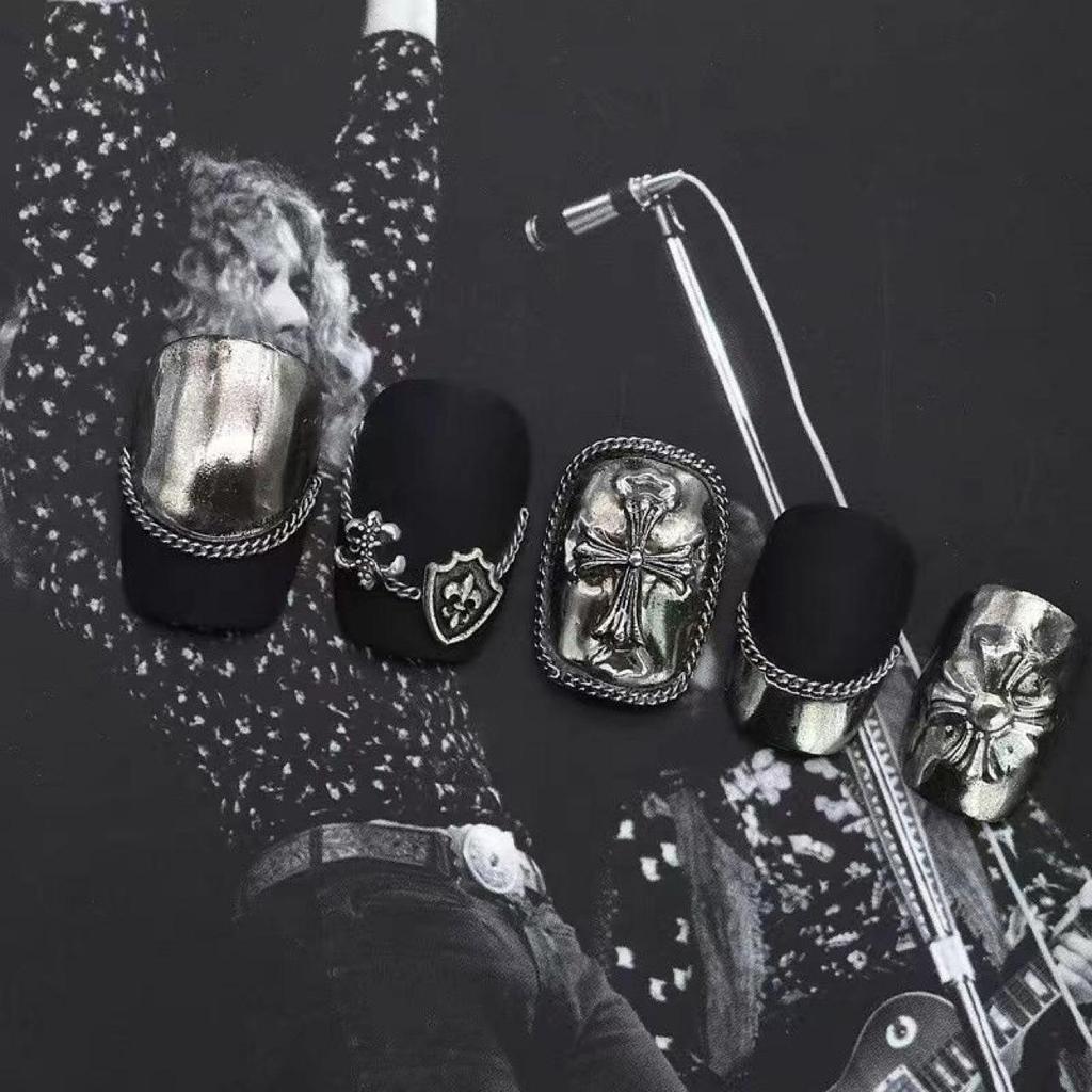 Chrome Hearts Krzyż Akcesoria do zdobienia paznokci - Styl punkowy retro z efektem postarzenia