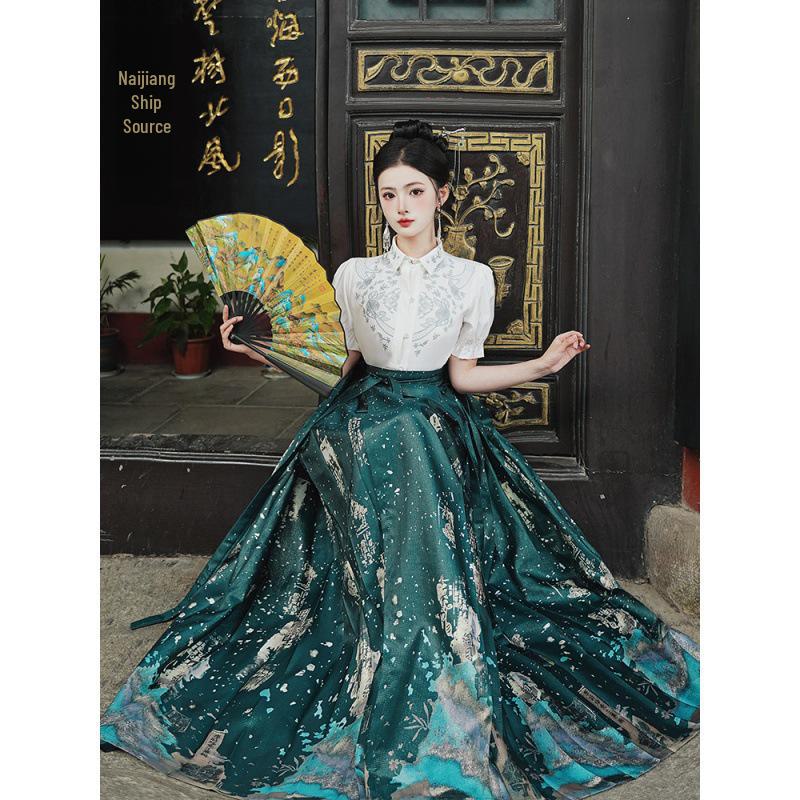 Chinese Style Embroidered Hanfu: Short-Sleeved Top & Gradient Dark Green Horse-Face Skirt Set
