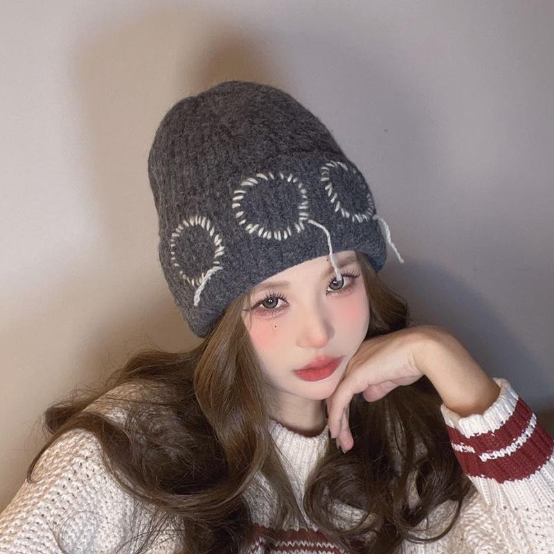 

Hats for Women Cute and Versatile Woolen Hats New Style Pullover Cold Hats Small Face Showing Outdoor Warm and Ear Protecting Knitted Hats M（56-58cm）