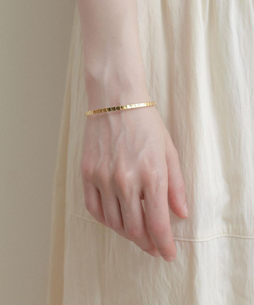 Halden Slim Line Bangle Bracelet (W013_Gold)