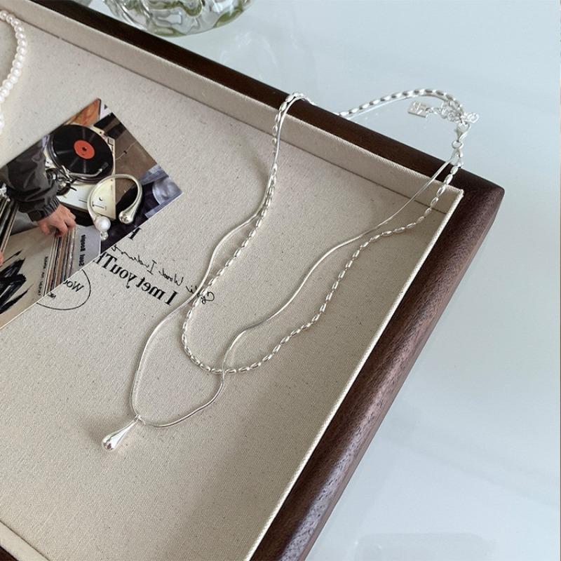 Double-layer Water-drop Pendant Necklace - A Unique and Stylish Small-scale Design for Women, Featuring An Elegant and Fashionable Collar Chain.