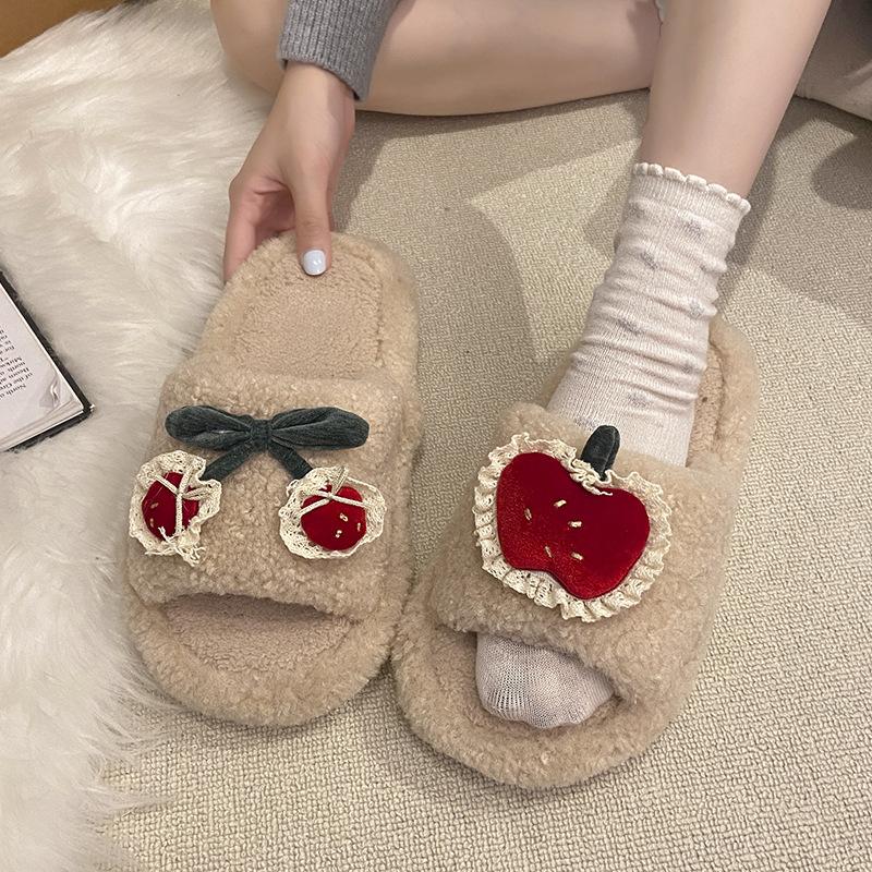 Niedliche kleine Apfel-Kirsch-Flauschpantoffeln Damenbekleidung 2025 Herbst und Winter Zuhause Rutschfest Warm Einwort-Baumwollpantoffeln
