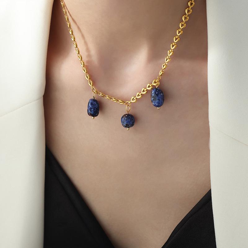 Elegante Collar con Colgante de Lapislázuli y Ágata en Acero de Titanio Chapado en Oro de 18 Quilates