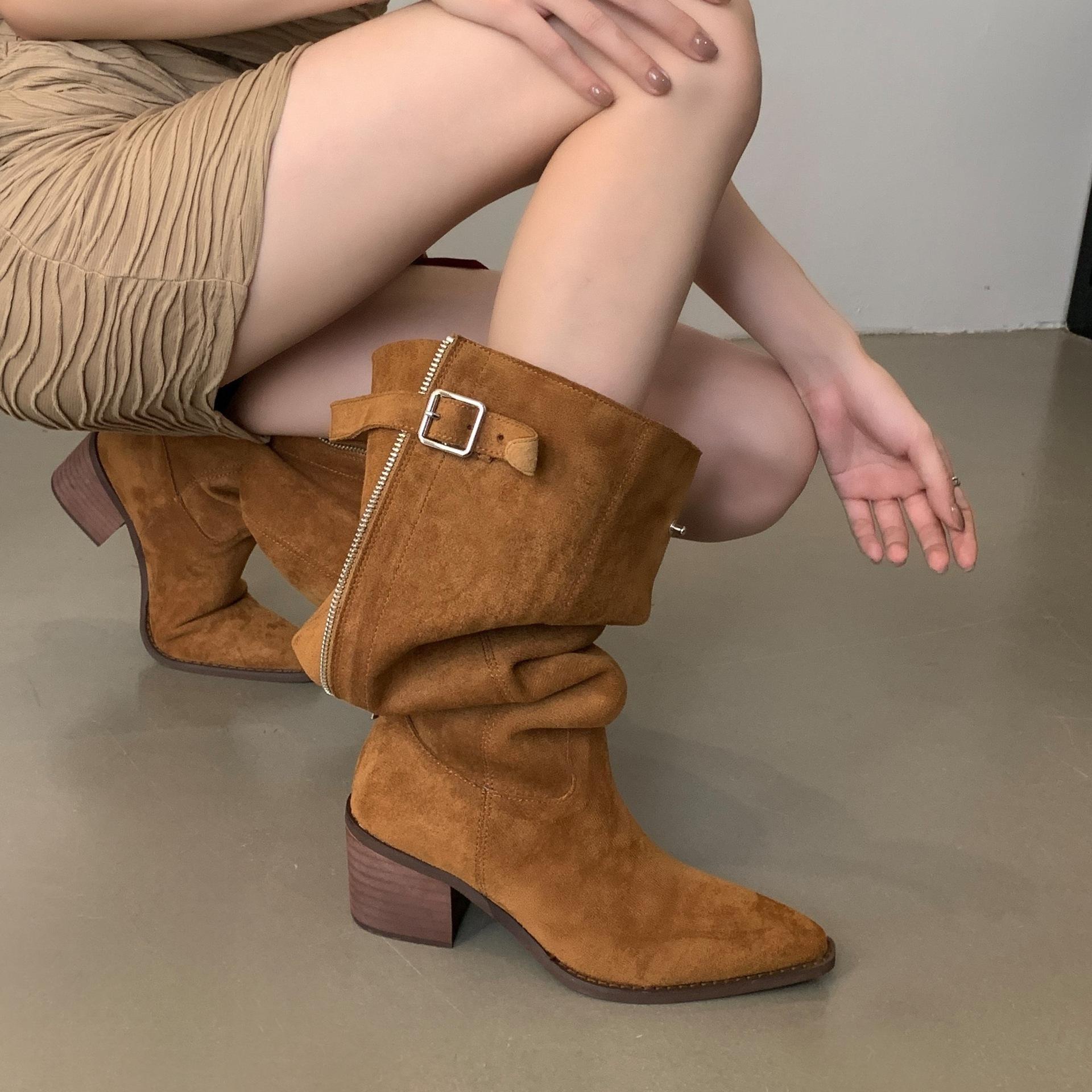 

2025 новые высокие американские ковбойские сапоги с широким голенищем, пуш-ап, горячие остроносые рыцарские сапоги для девушек, женские на толстом каблуке 40 темно-коричневого