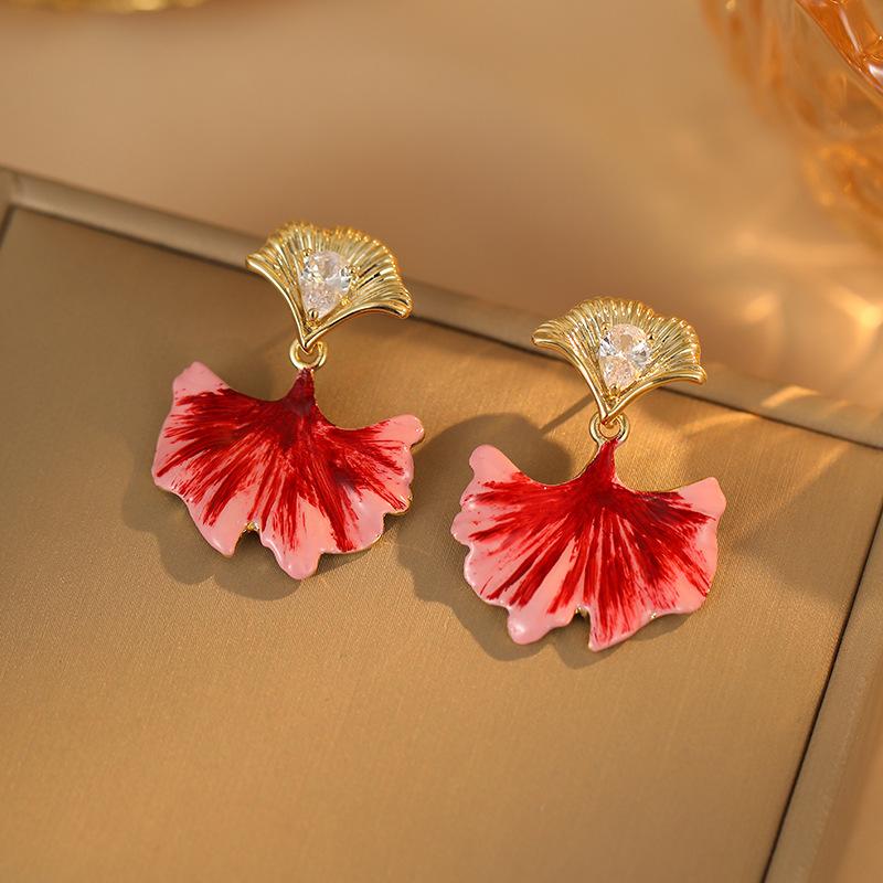 

Модные серьги-подвески для женщин красный