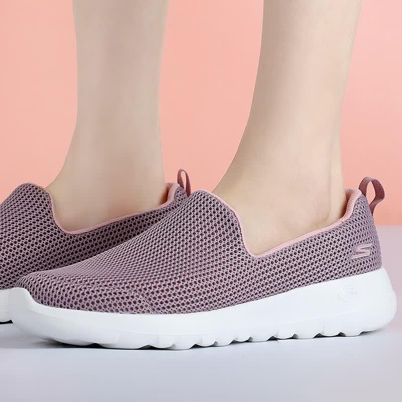 Skechers Women s Lightweight Slip-On Walking Shoes 9