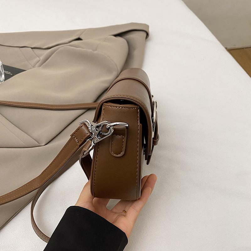 2025 New Design Fashion Retro Female Underarm Bag PU Leather Designer Flap Small Crossbody Messenger Bag Girls Cellphone Purse