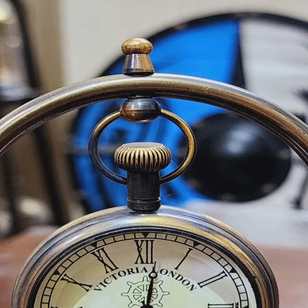 Eleganță Nautică Ceas de Birou din Alamă Antică cu Busolă Integrată Decor Maritim Atemporal pentru Casă 5,5 inch