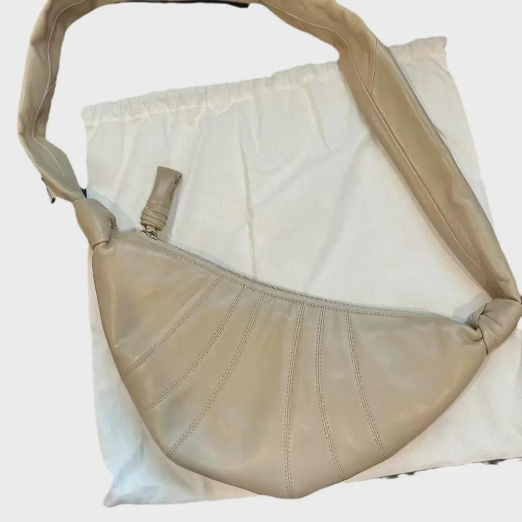 Prawdziwa Torba Croissant ze Skóry Owczej 2024: Nowa torba listonoszka o teksturze skóry w neutralnym, swobodnym stylu