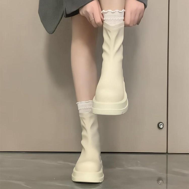 Internet celebrity foreign style fashion niche design sense boots round head sweet little man tall Martin boots