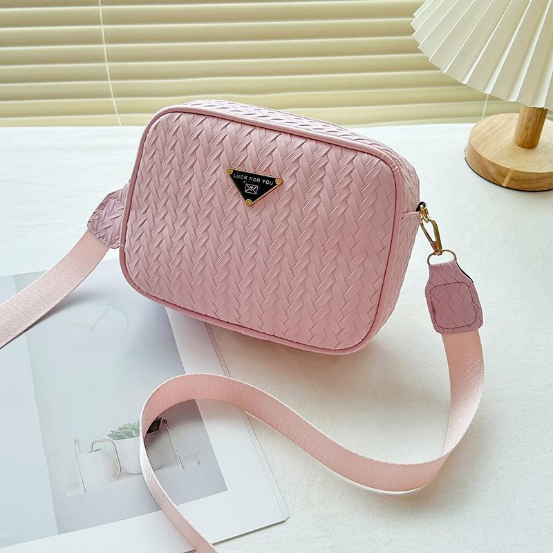 Fresh and sweet women's oblique span bag, new straw mat pattern personalized niche cosmetic bag, mobile phone bag