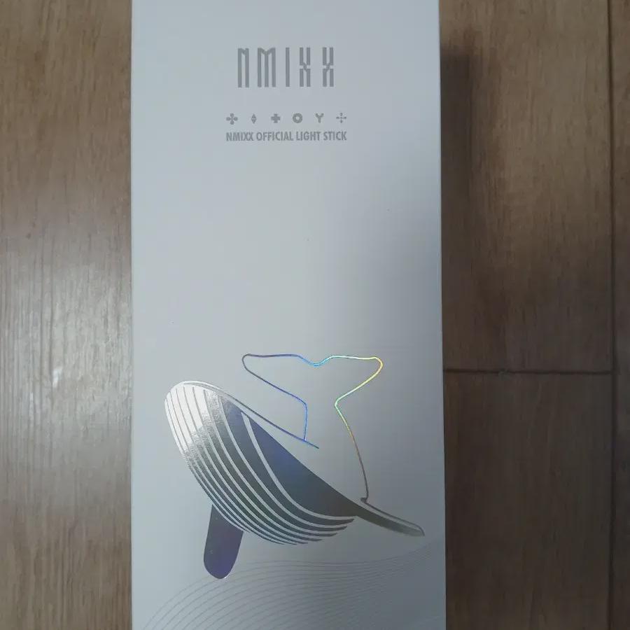 

NMIXX Светящийся жезл