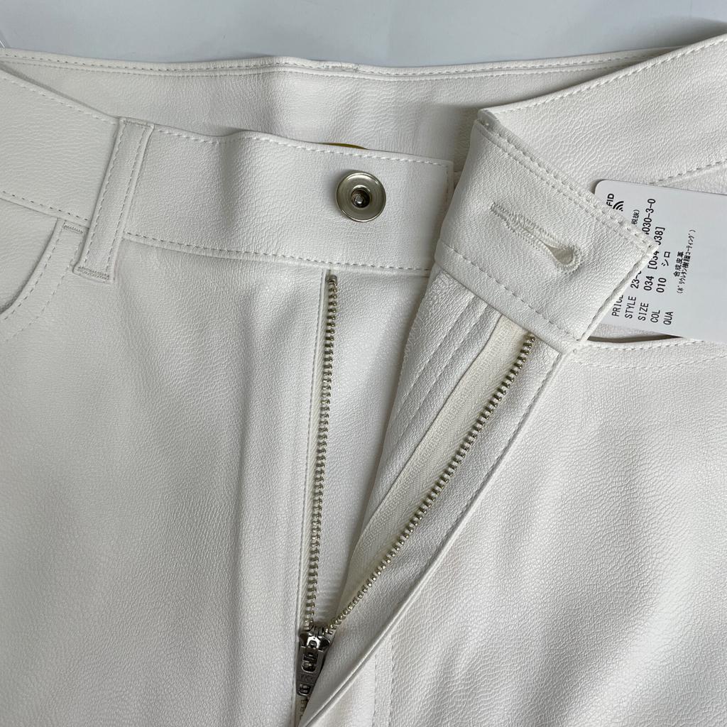 MUSE 23 year old white fake leather flare pants Bottoms 34 whiteUsed
