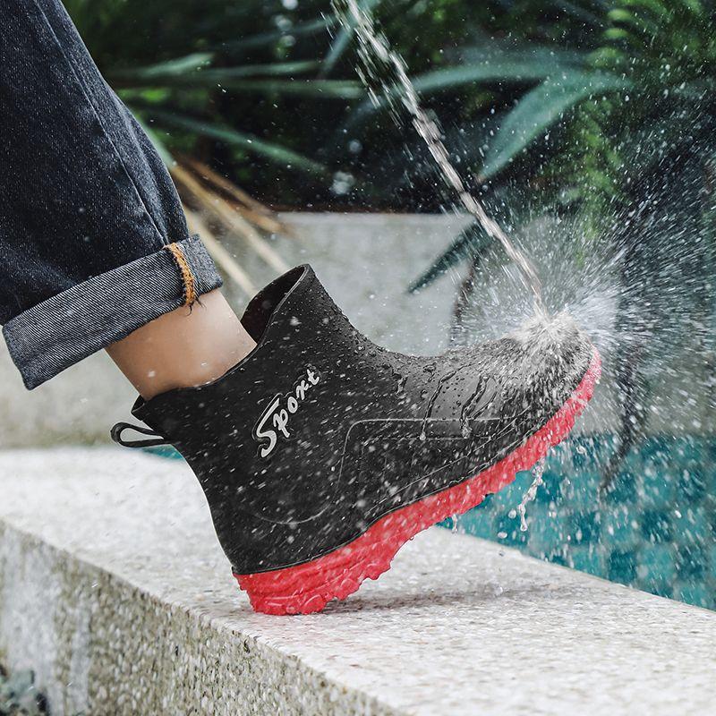 Thickened short rain shoes for men are non-slip, anti-wear and wear-resistant, and fleece to keep warm.