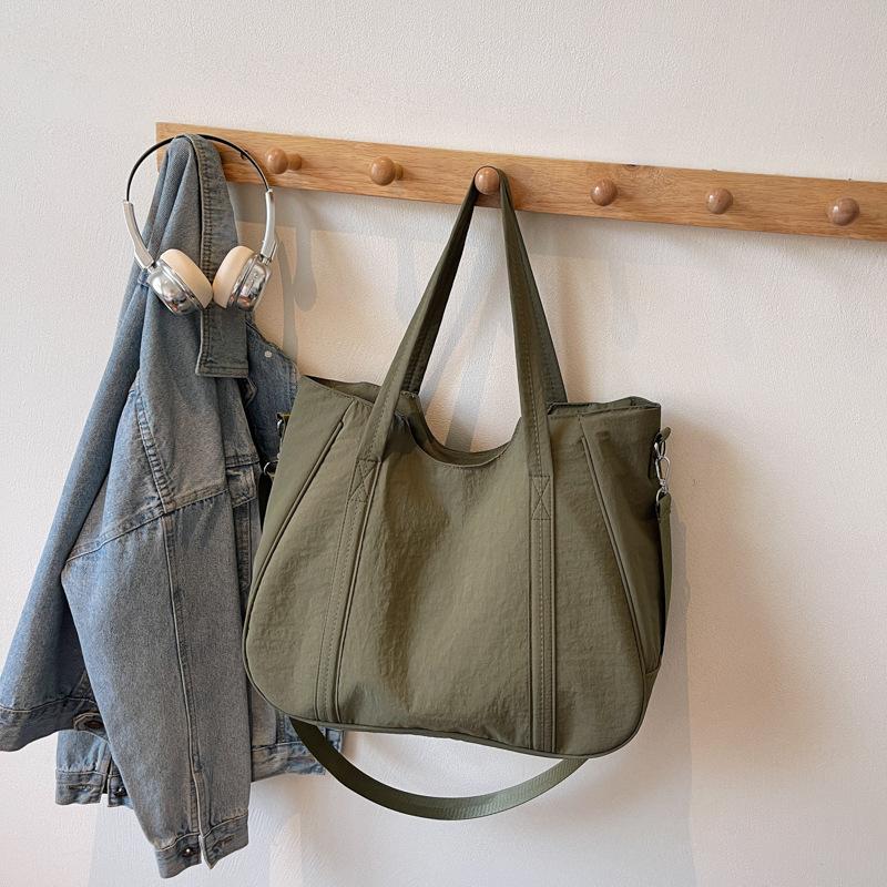 Slack bag women's new light class commute large capacity shoulder messenger bag