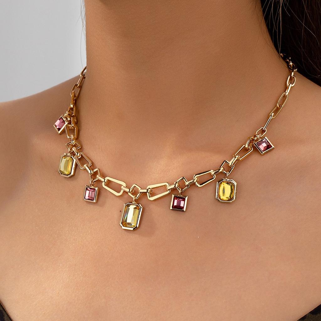 Hot selling exaggerated square crystal pendant necklace, versatile and high-end, collarbone chain for women