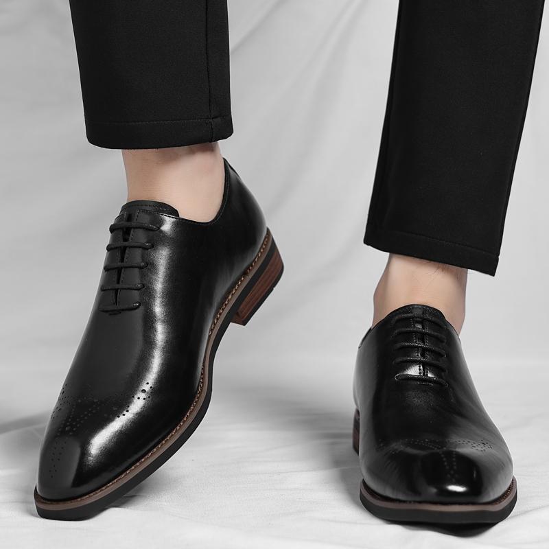 Modische Hochzeitschuhe für den Bräutigam Modischer Party-Stil Design Tägliche Freizeit Business und Büro Schwarze braune vielseitige Schuhe Große Größen flach