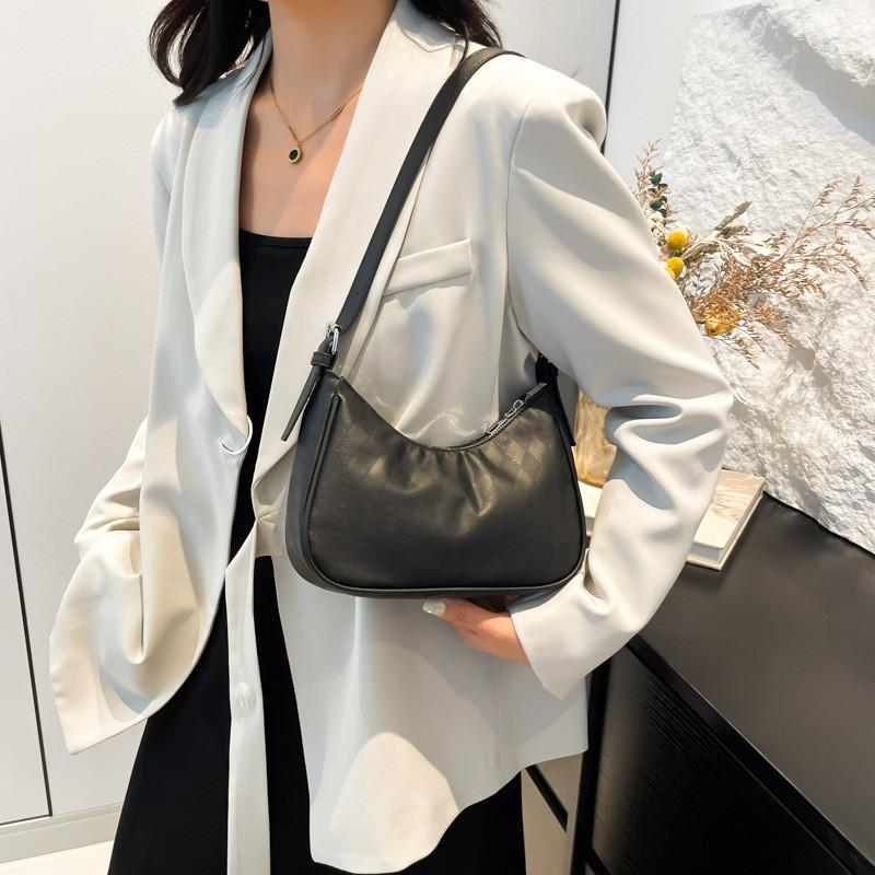Elegant Black Pu Crescent Bag Fashionable Shoulder Bag For Trendy Casual Outings