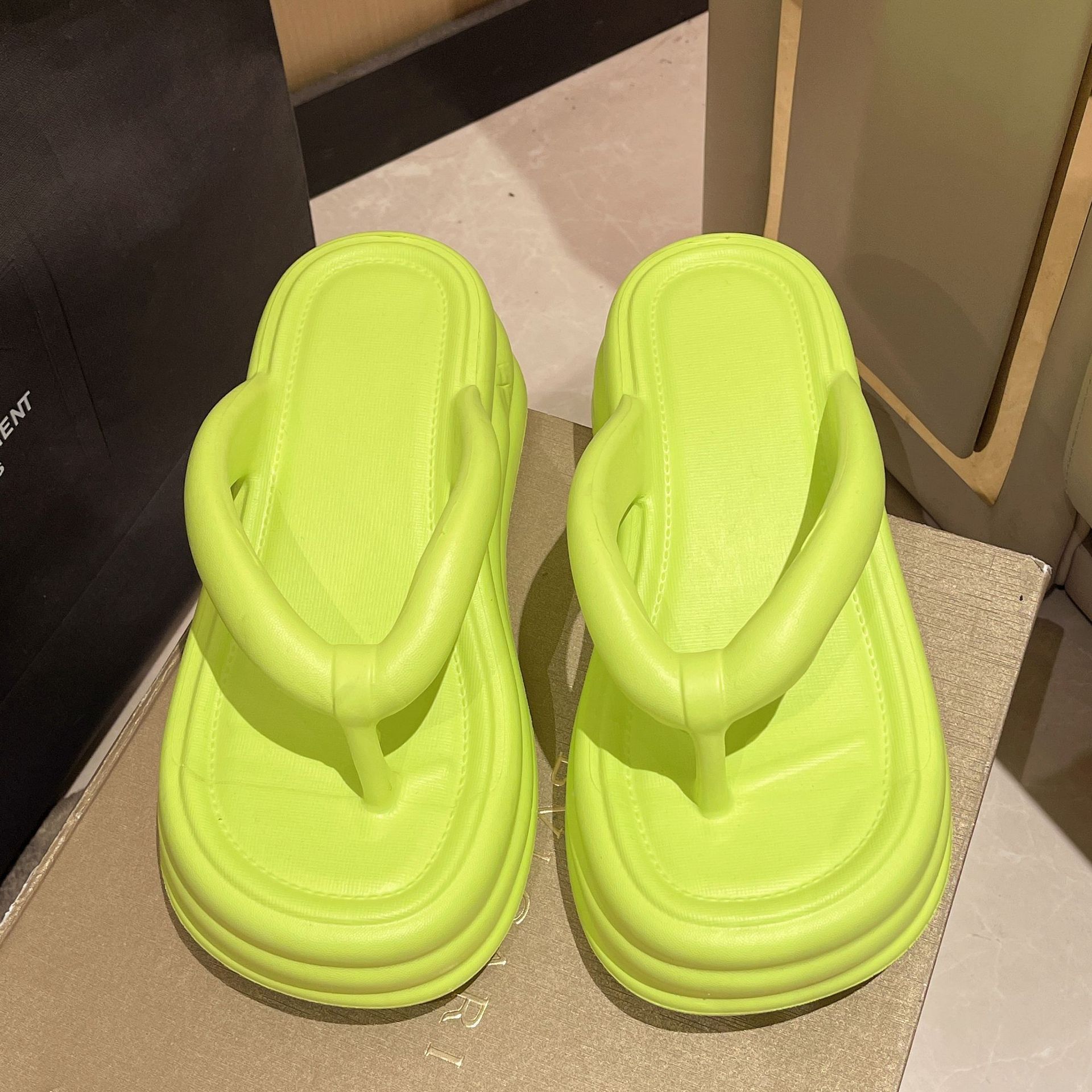 

Новое поступление шлепанцев EVA без запаха для женщин - сандалии на платформе для отдыха на открытом воздухе, нескользящие, с открытым носком, летние пляжные сандалии с мягкой подкладкой 38-39