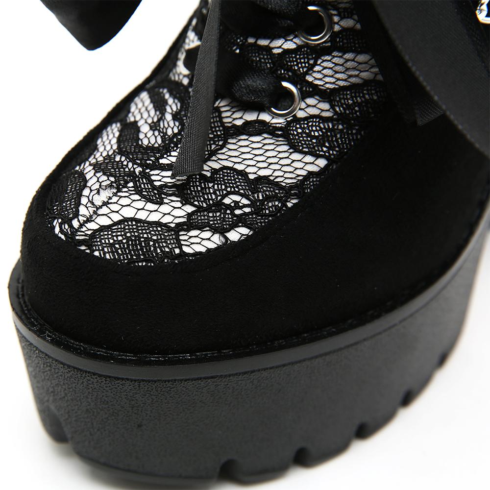 Gdgydh Gothic Vintage Lace Ankle Boots for Women Floral Pattern Chunky Heel Platform Boots with Chain Dress Outdoor