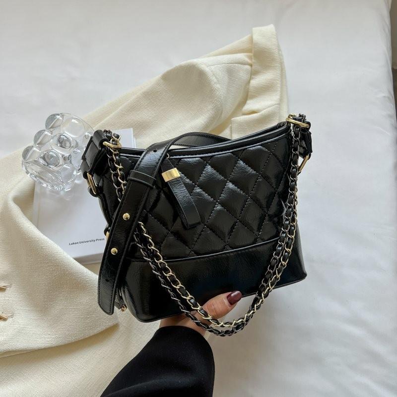 Trendy Quilted Large Chain Shoulder Crossbody Bag For Women Stylish Design And Versatile Use
