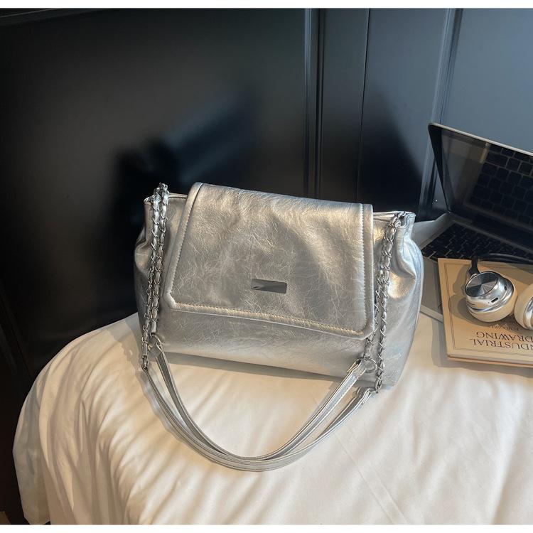 Casual retro bag women's large capacity 2025 new fashion chain shoulder bag texture class commuter tote bag