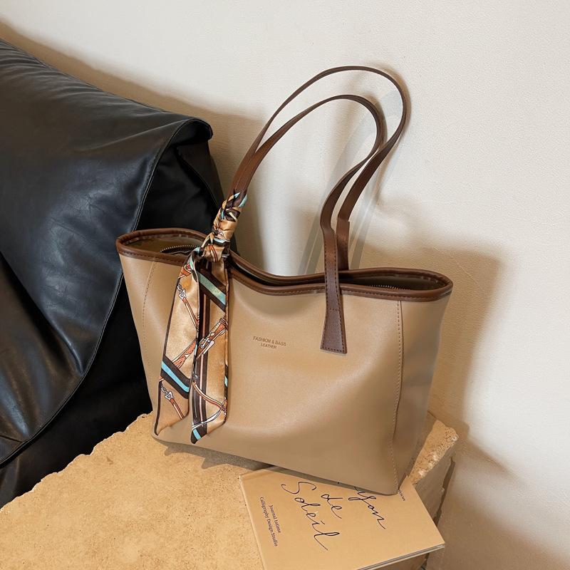 

Сумка Maillard жіноча сумка великої місткості осінь 2024 р. Нова універсальна сумка через плече в стилі ретро, ​​дорожня сумка хакі