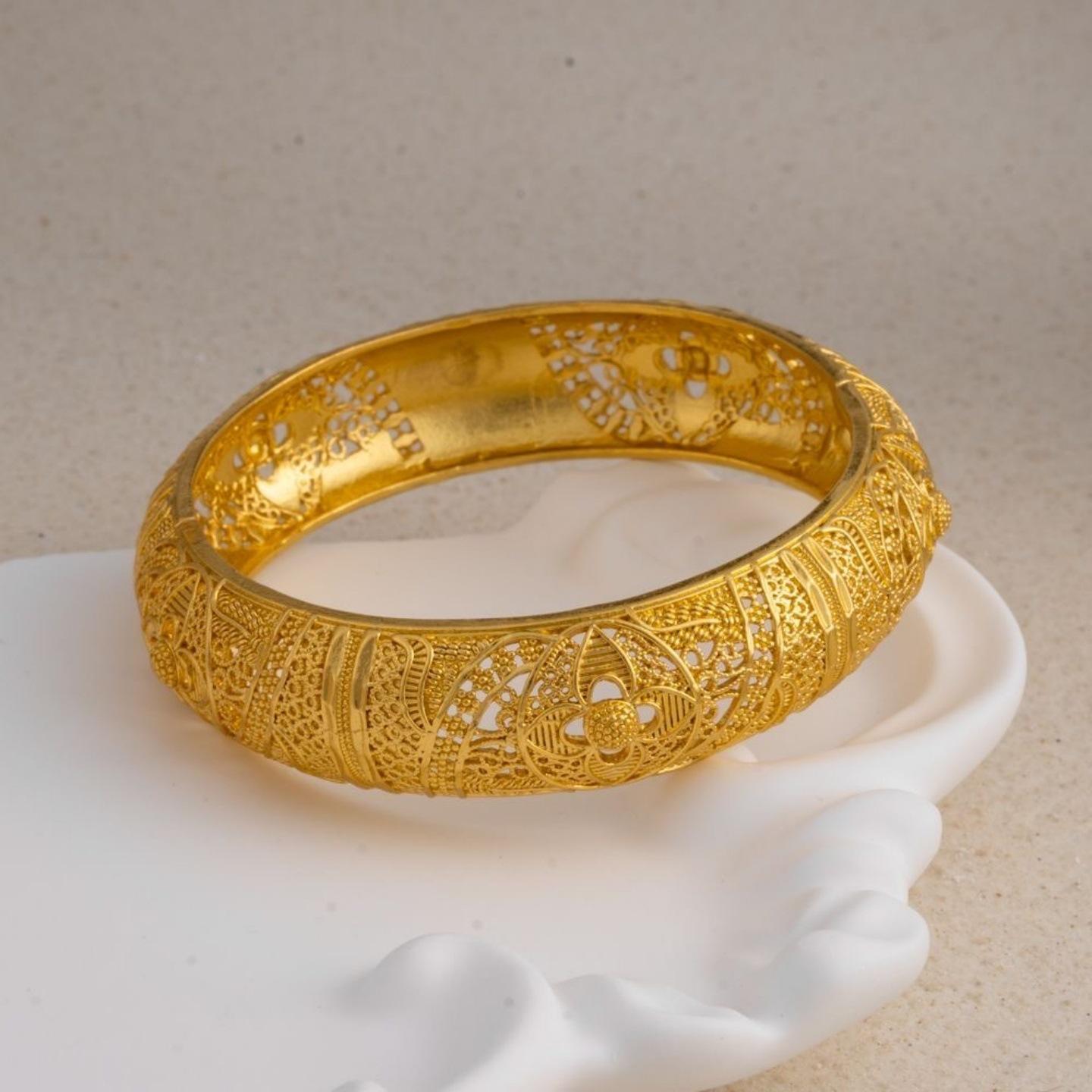 Wide Four-leaf Carved Buckle Bracelet with Niche and High-end Feel One Size(16-22CM)