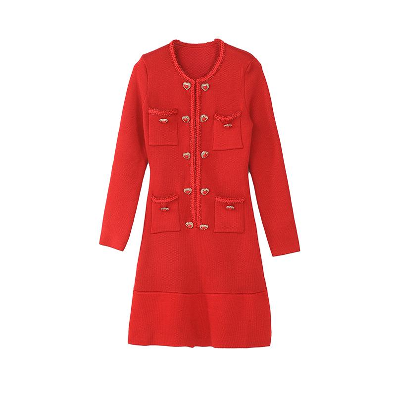 Elegant French High-End Mid-Length Knitted Dress with Heart Buckle for Early Spring
