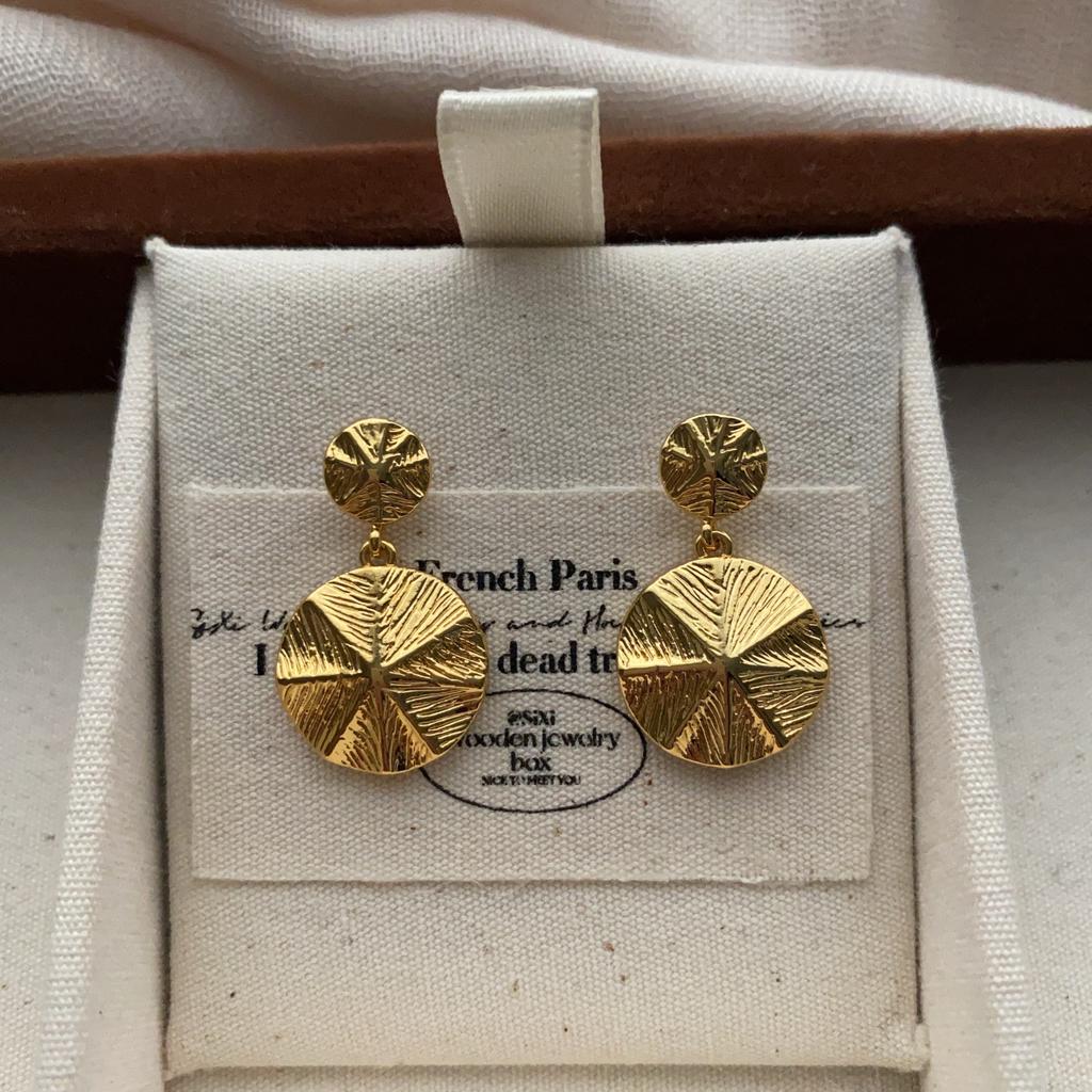 Classic Relief Texture Love Stud Earrings Three-Dimensional Versatile Retro Light Luxury Exquisite Daily Commuter Earrings