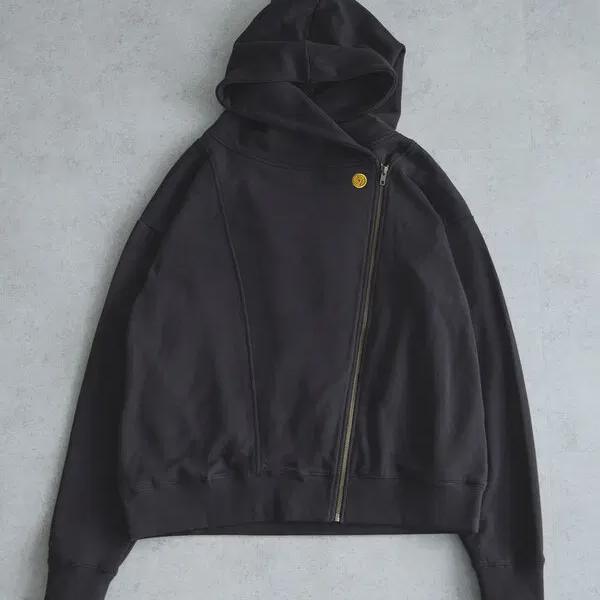 

Худи Jujutsu Spin Earth Music Hoodie с застежкой-молнией и черным вырезом сзади