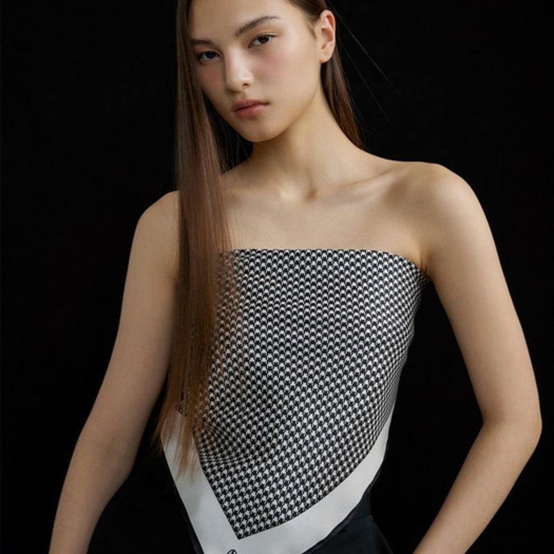 

AVVINA PELLE Houndstooth Square Silk Scarf 90 - Black Black