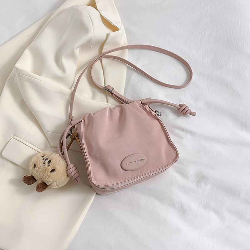 Niche Simple Style Fashionable Bag for Women New Pleated Versatile Bucket Bag Simple Casual Fashionable Shoulder Bag